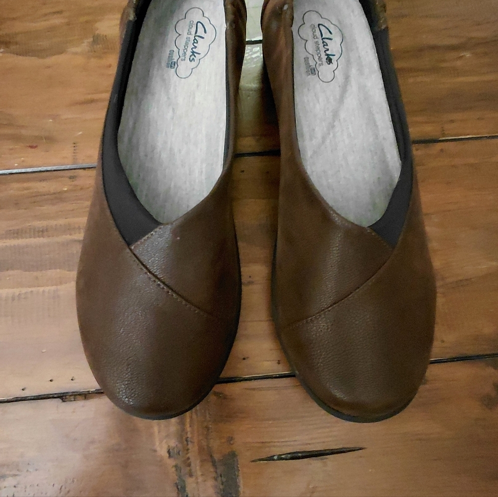 NWOB Clarks Brown Comfy CLOUDSTEPPERS Slip On Shoes - Picture 10 of 10